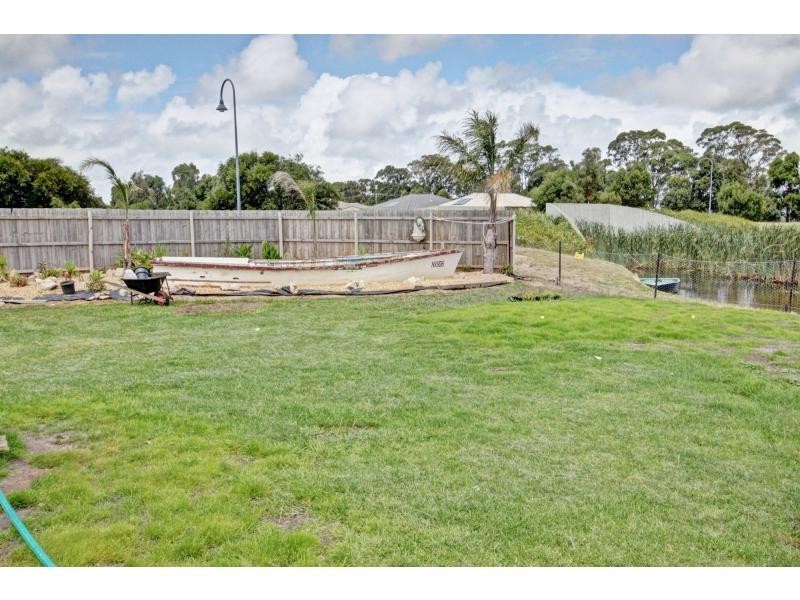 1 Magnolia Way, Paynesville VIC 3880