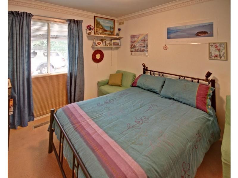 26 Tenth Avenue, Raymond Island VIC 3880
