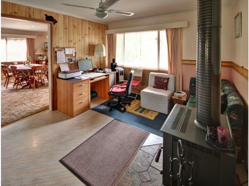26 Tenth Avenue, Raymond Island VIC 3880