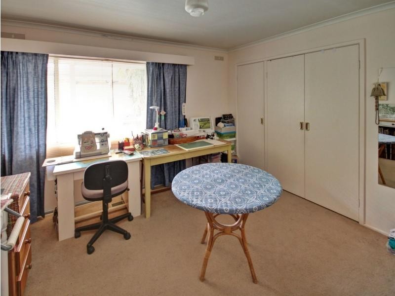 26 Tenth Avenue, Raymond Island VIC 3880