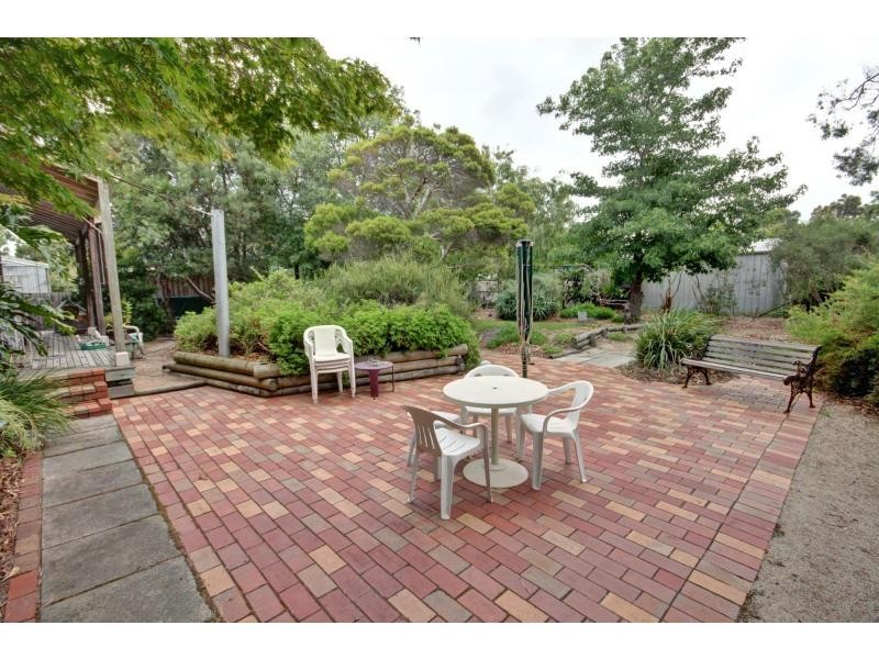 26 Tenth Avenue, Raymond Island VIC 3880
