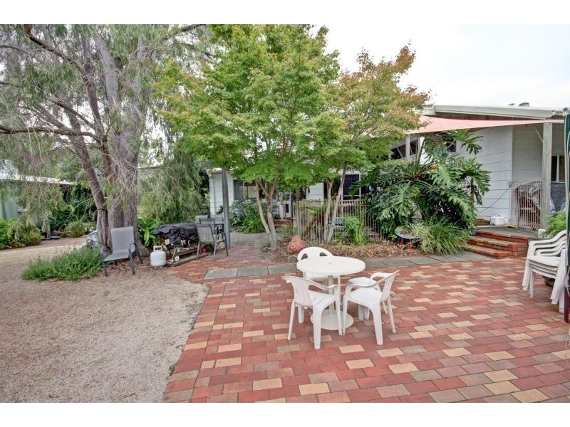 26 Tenth Avenue, Raymond Island VIC 3880