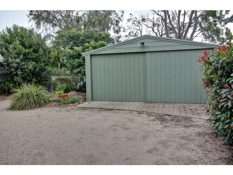 26 Tenth Avenue, Raymond Island VIC 3880