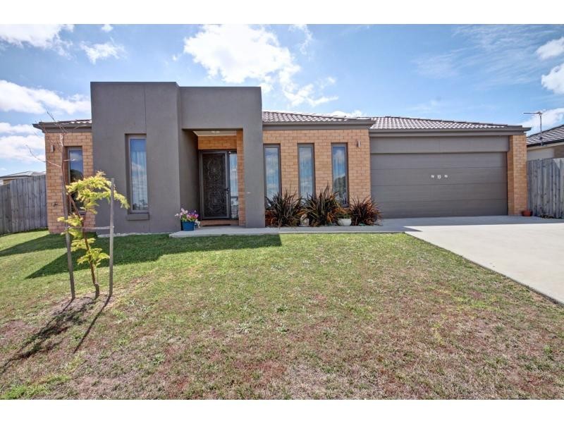 19 Phoebes Way, Bairnsdale VIC 3875