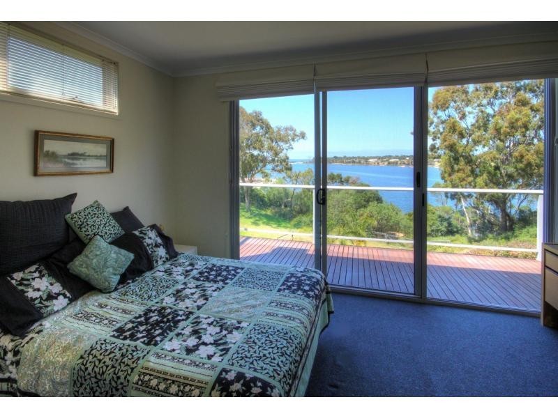 77 Newlands Drive, Paynesville VIC 3880