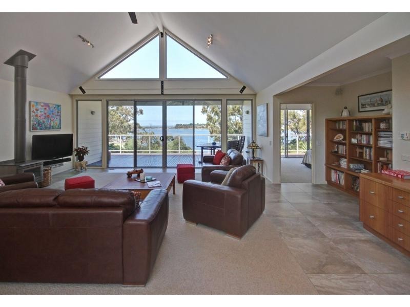 77 Newlands Drive, Paynesville VIC 3880