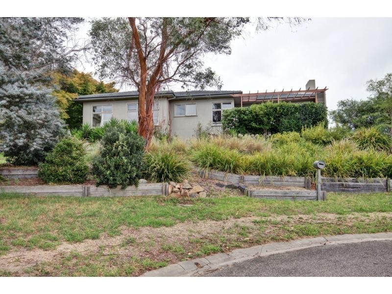 8 Millicent Court, Eagle Point VIC 3878