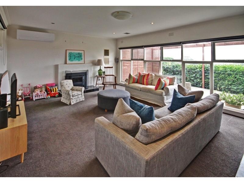 8 Millicent Court, Eagle Point VIC 3878