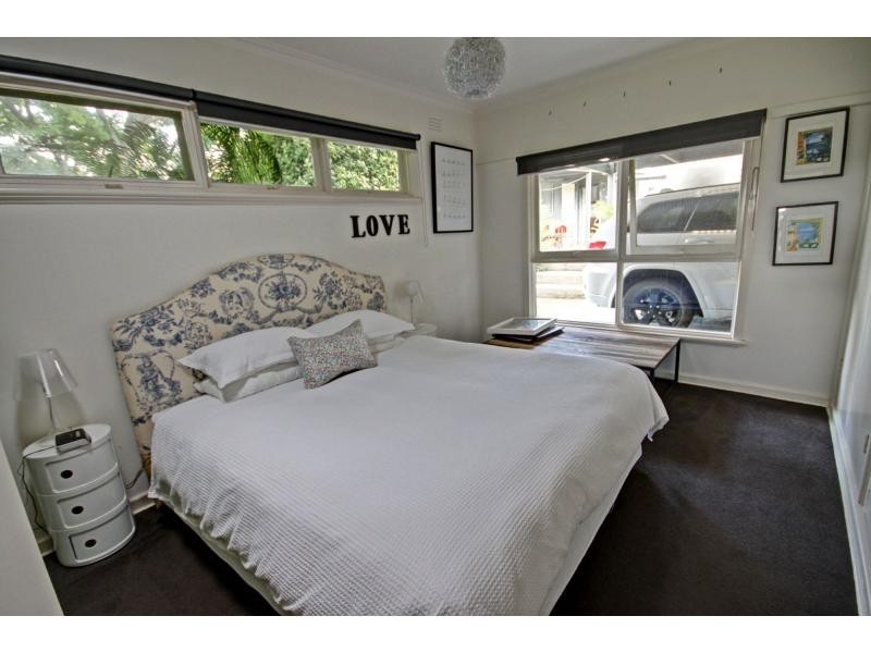 8 Millicent Court, Eagle Point VIC 3878