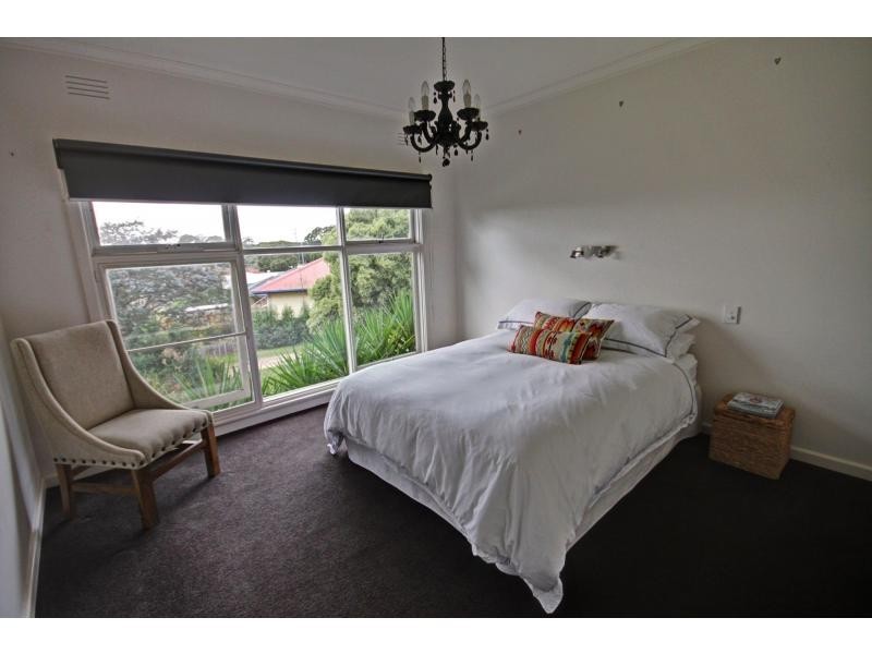 8 Millicent Court, Eagle Point VIC 3878