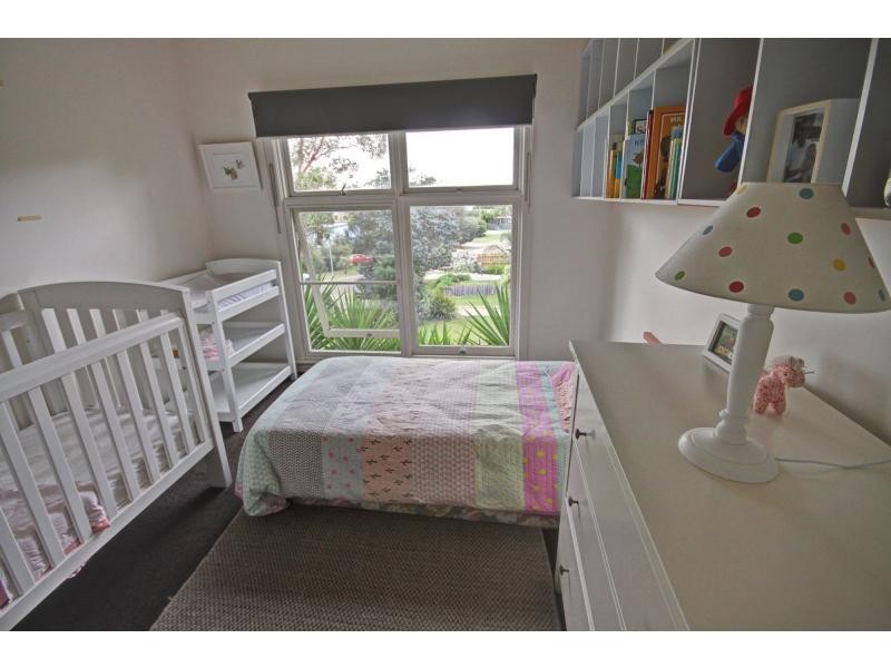 8 Millicent Court, Eagle Point VIC 3878
