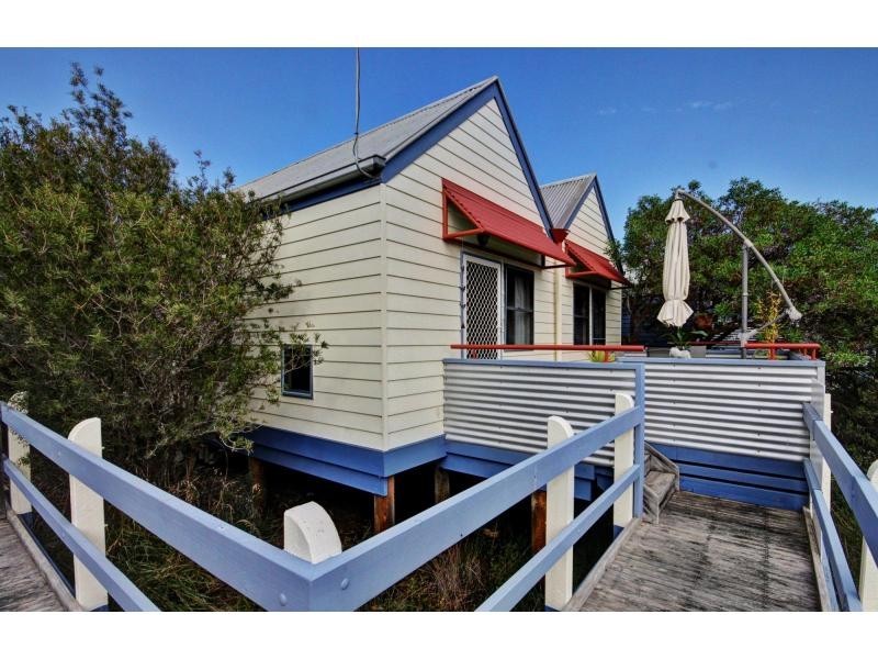 74 Eighth Avenue, Raymond Island VIC 3880
