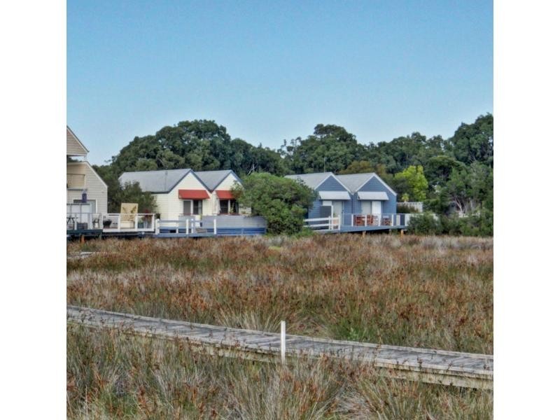 74 Eighth Avenue, Raymond Island VIC 3880