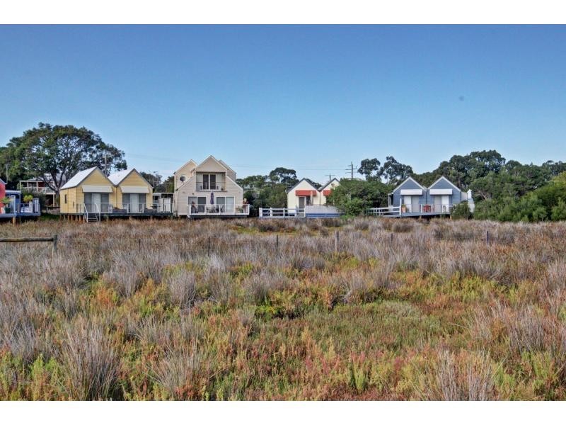 74 Eighth Avenue, Raymond Island VIC 3880