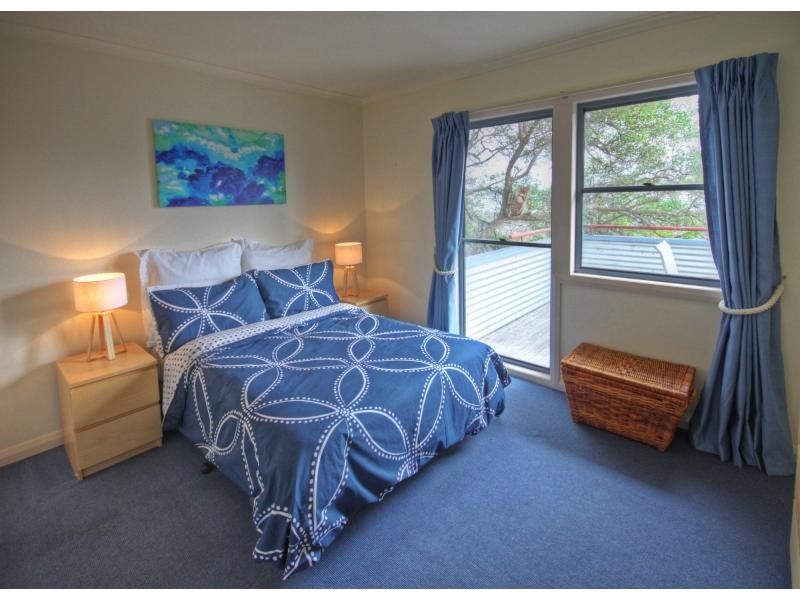 74 Eighth Avenue, Raymond Island VIC 3880