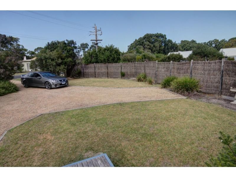 74 Eighth Avenue, Raymond Island VIC 3880