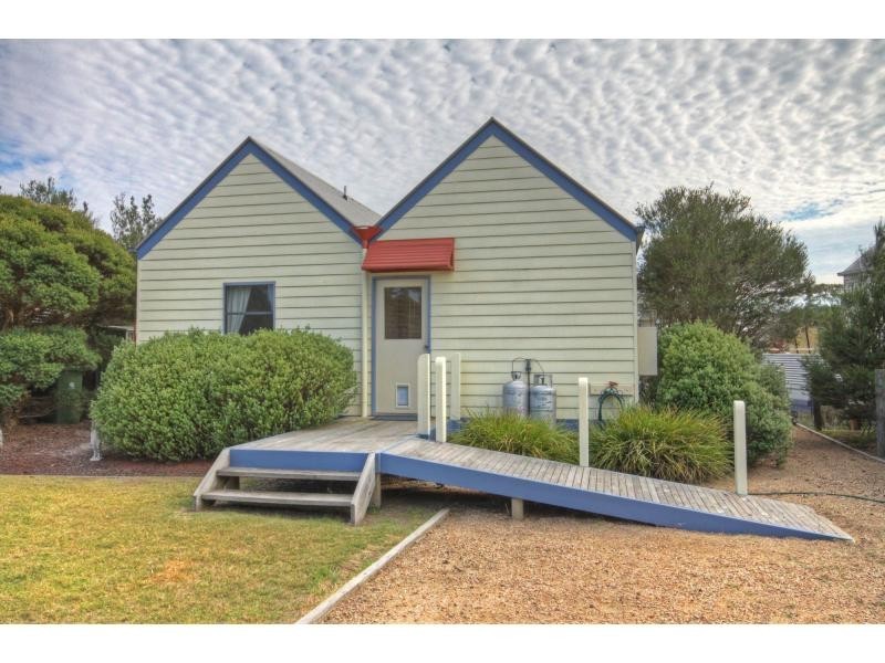 74 Eighth Avenue, Raymond Island VIC 3880