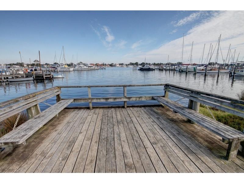 74 Eighth Avenue, Raymond Island VIC 3880