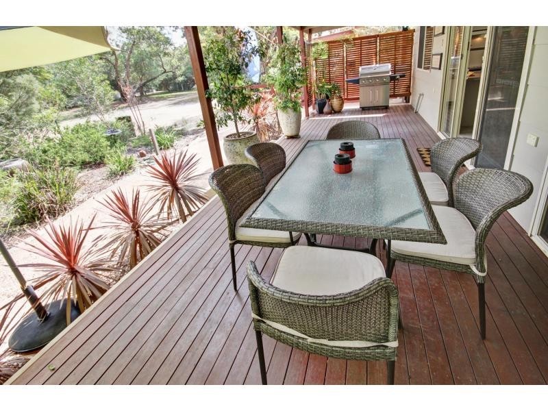 7 Fourth Avenue, Raymond Island VIC 3880