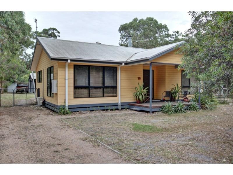 30 Seventh Parade, Raymond Island VIC 3880
