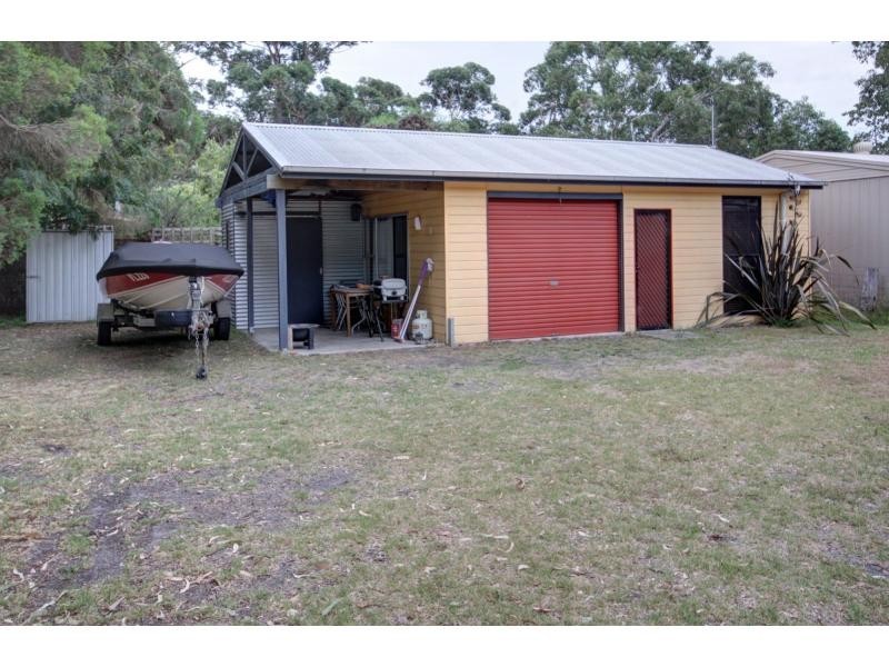 30 Seventh Parade, Raymond Island VIC 3880