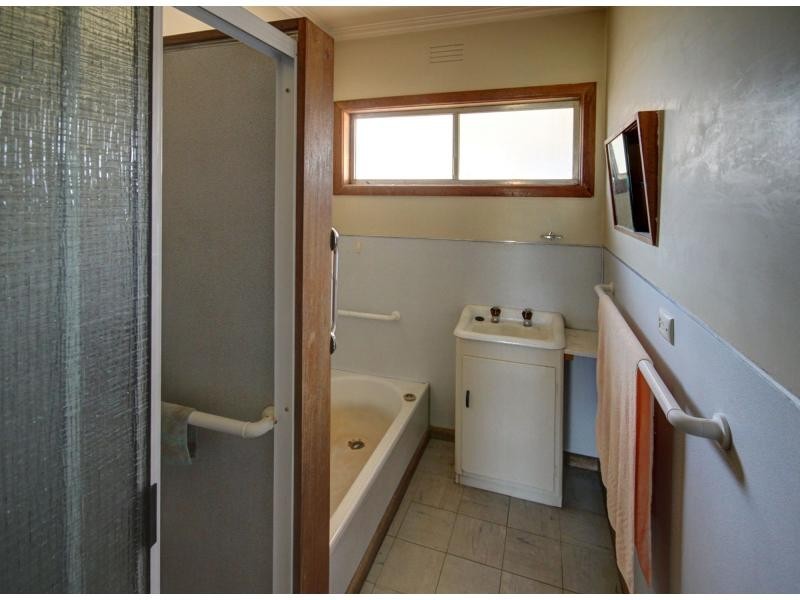 16 Reynolds Street, Paynesville VIC 3880