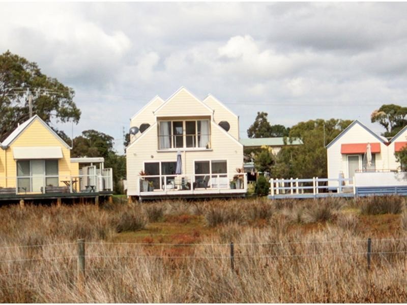 76 Eighth Avenue, Raymond Island VIC 3880