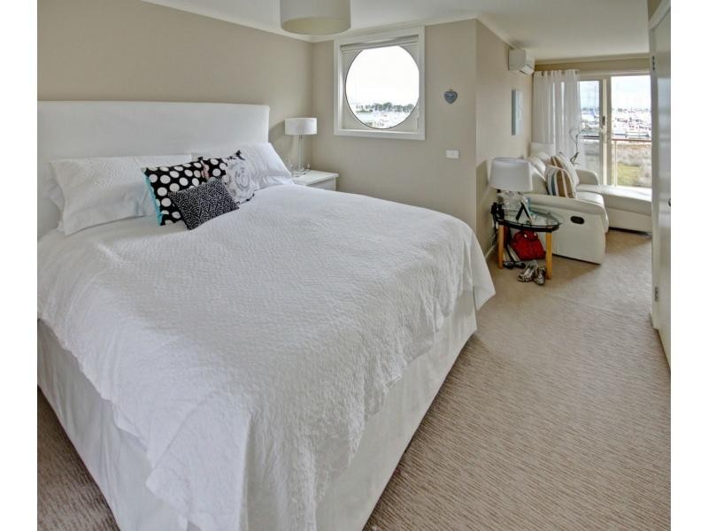 76 Eighth Avenue, Raymond Island VIC 3880