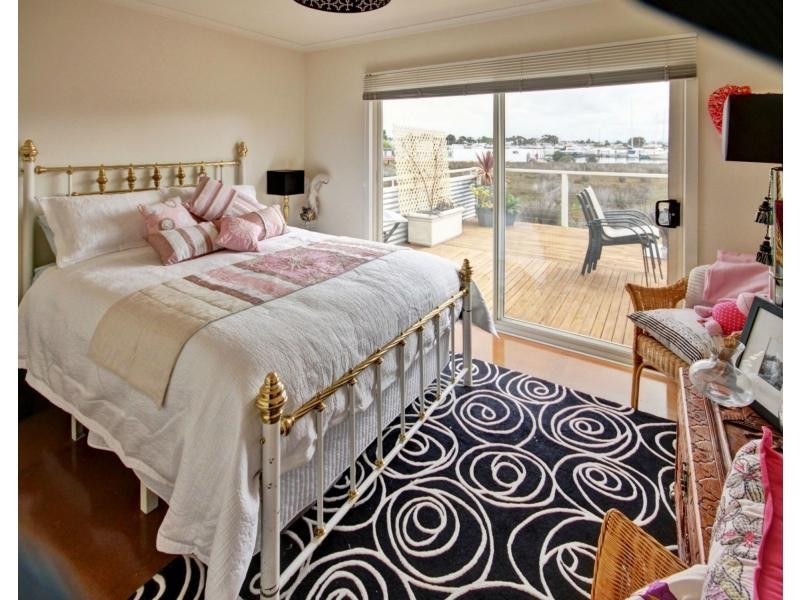 76 Eighth Avenue, Raymond Island VIC 3880