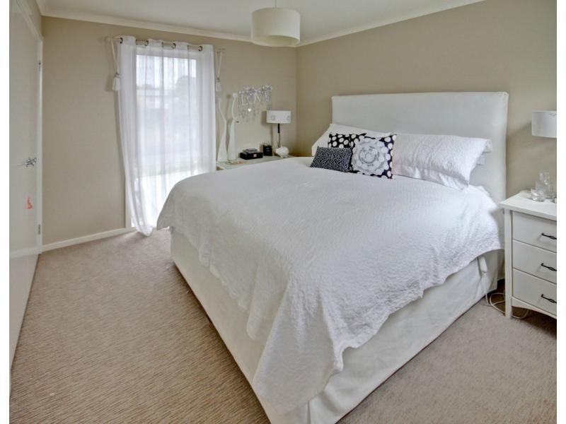 76 Eighth Avenue, Raymond Island VIC 3880