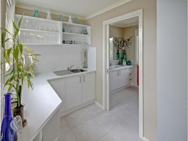 76 Eighth Avenue, Raymond Island VIC 3880