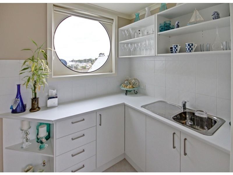 76 Eighth Avenue, Raymond Island VIC 3880