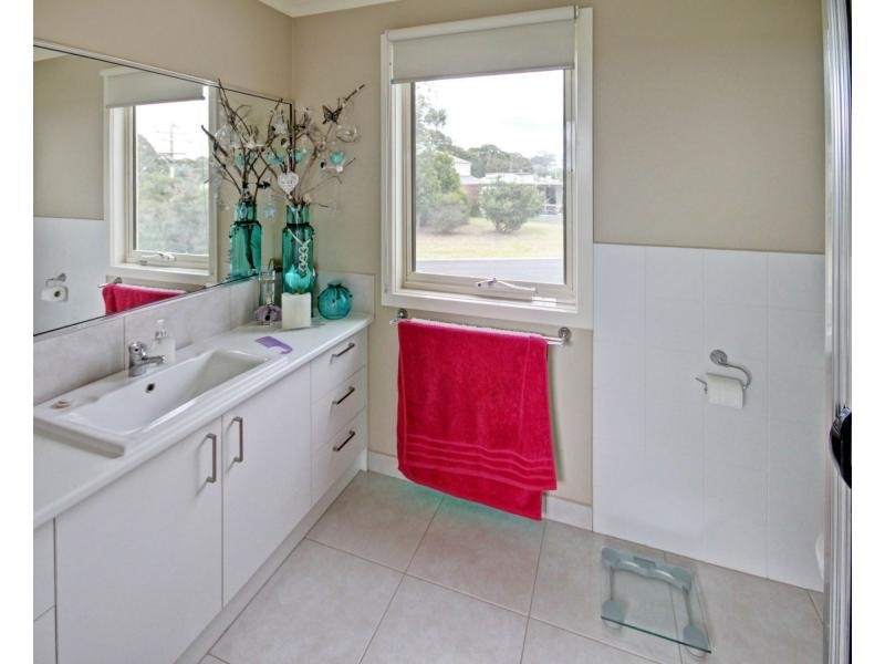 76 Eighth Avenue, Raymond Island VIC 3880