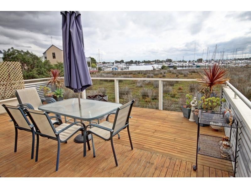 76 Eighth Avenue, Raymond Island VIC 3880