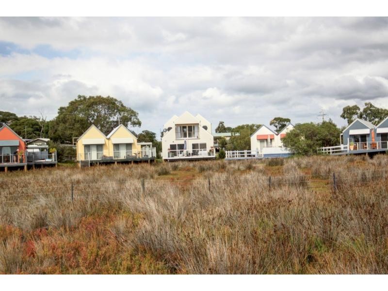 76 Eighth Avenue, Raymond Island VIC 3880