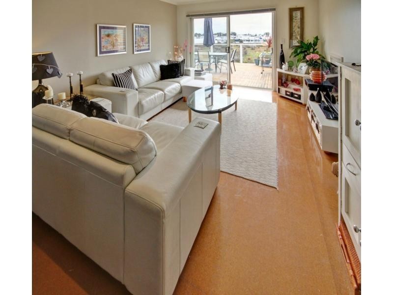 76 Eighth Avenue, Raymond Island VIC 3880