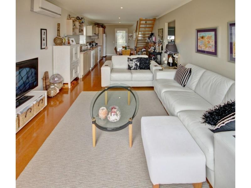 76 Eighth Avenue, Raymond Island VIC 3880