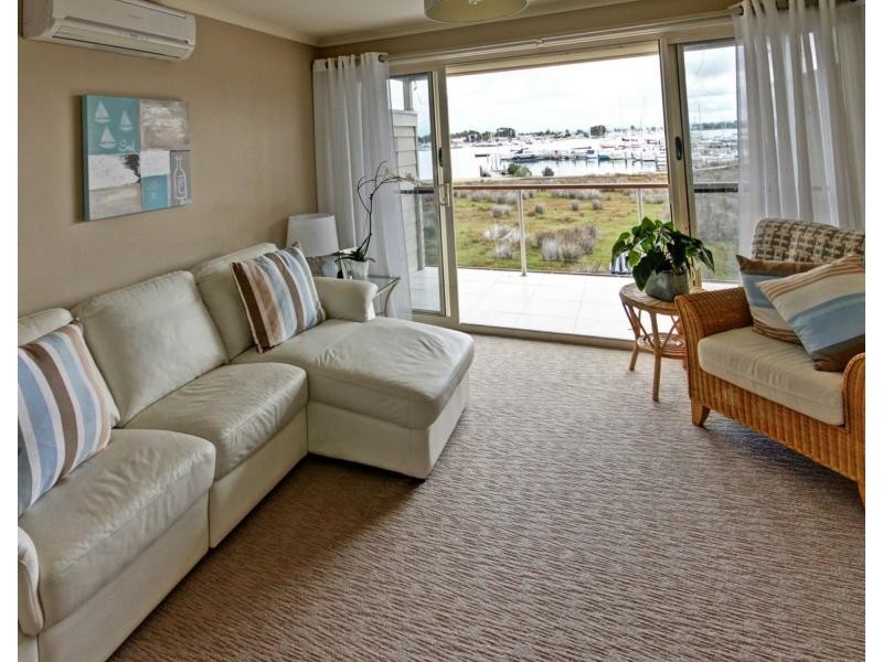 76 Eighth Avenue, Raymond Island VIC 3880