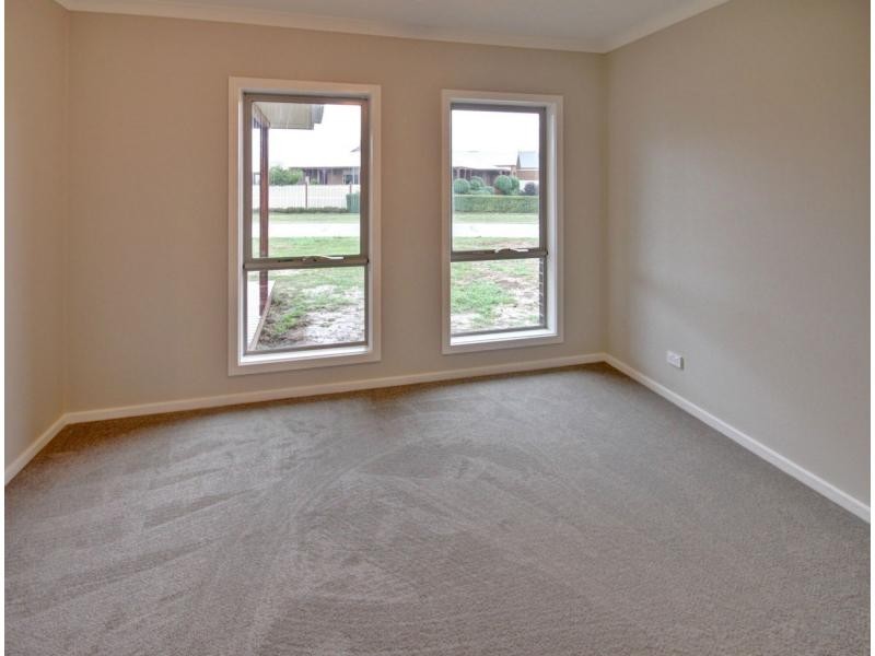 3 Canterbury Close, Eastwood VIC 3875