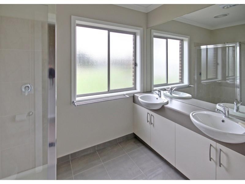 3 Canterbury Close, Eastwood VIC 3875