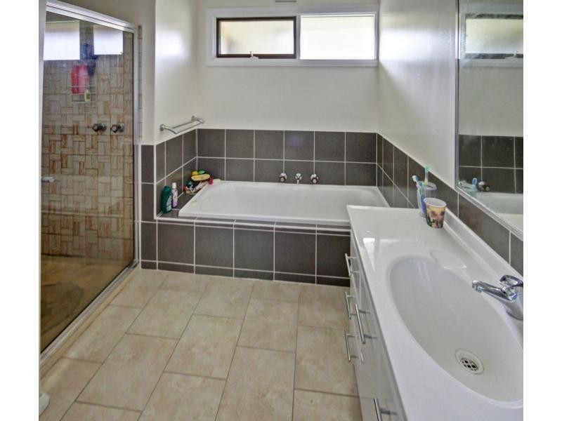 9 Rex, Paynesville VIC 3880