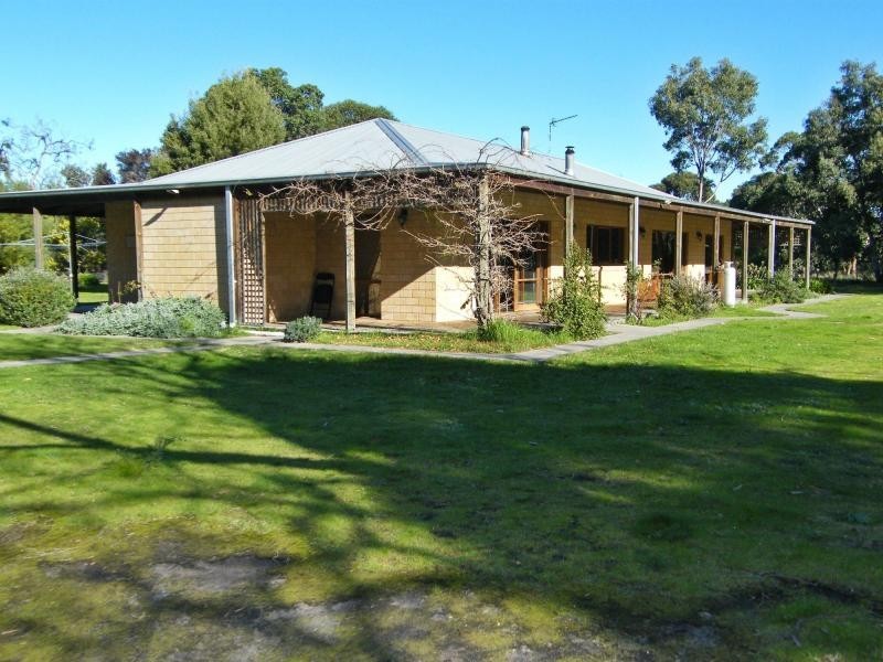 50 Gravelly Point Road, Raymond Island VIC 3880