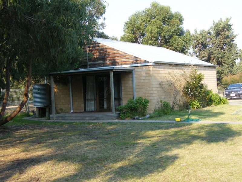50 Gravelly Point Road, Raymond Island VIC 3880