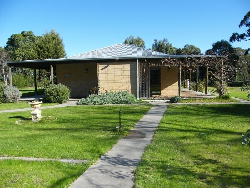 50 Gravelly Point Road, Raymond Island VIC 3880