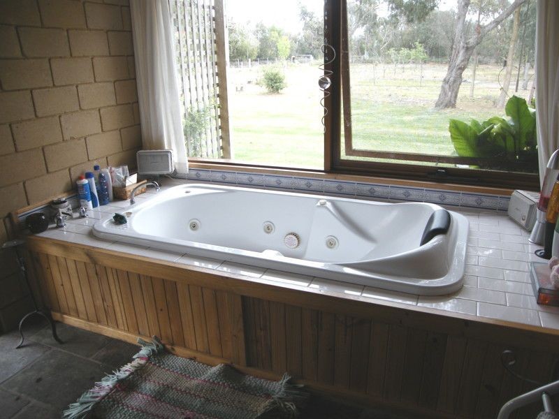 50 Gravelly Point Road, Raymond Island VIC 3880