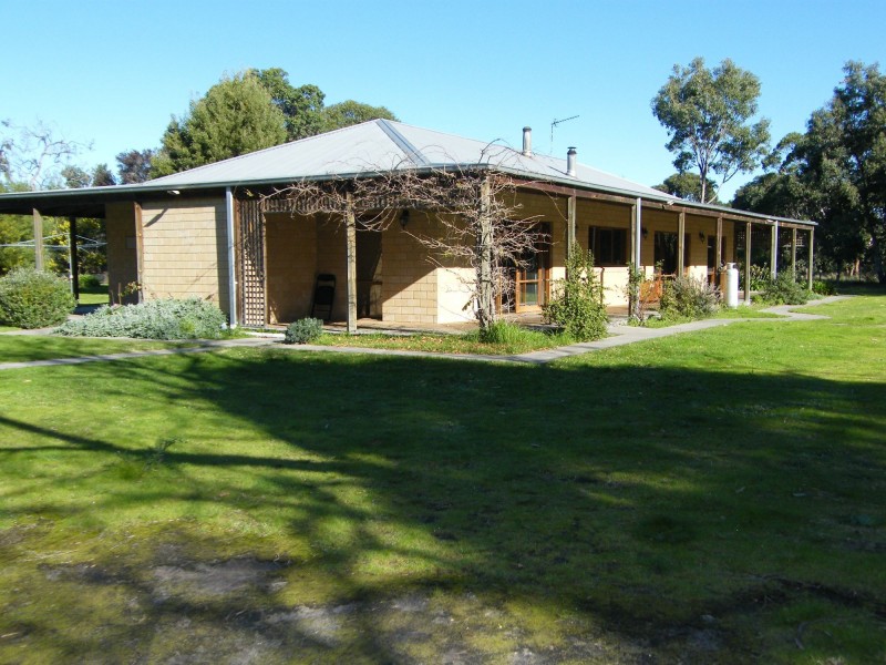 50 Gravelly Point Road, Raymond Island VIC 3880