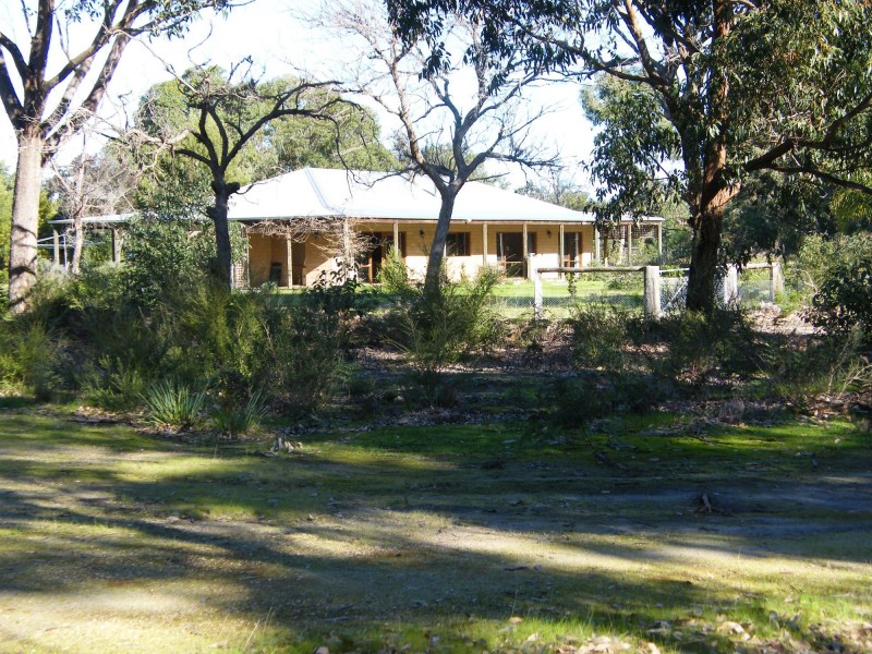 50 Gravelly Point Road, Raymond Island VIC 3880