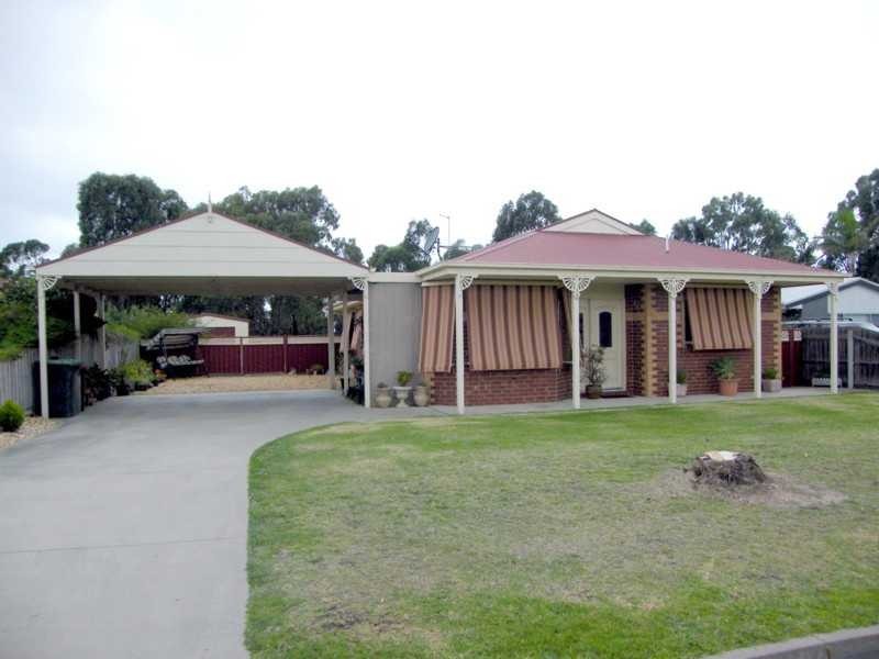 16 Waratah Avenue, Paynesville VIC 3880