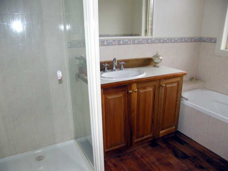 16 Waratah Avenue, Paynesville VIC 3880