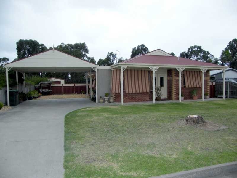 16 Waratah Avenue, Paynesville VIC 3880